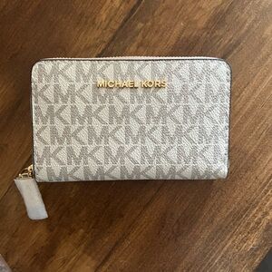 Michael Kors Small logo wallet